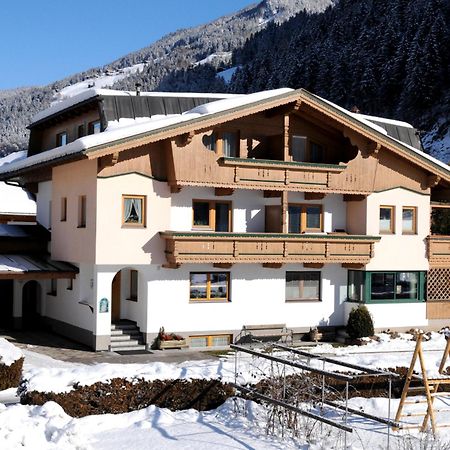 Ferienwohnungen Rahm Mayrhofen Zimmer foto