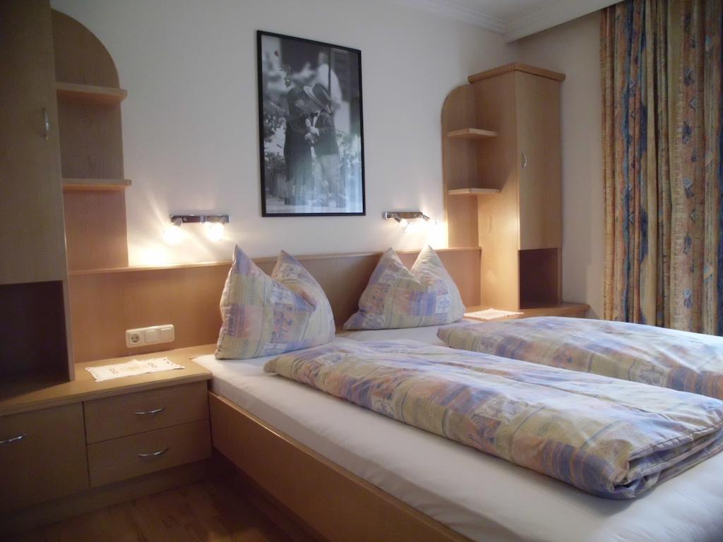 Ferienwohnungen Rahm Mayrhofen Zimmer foto