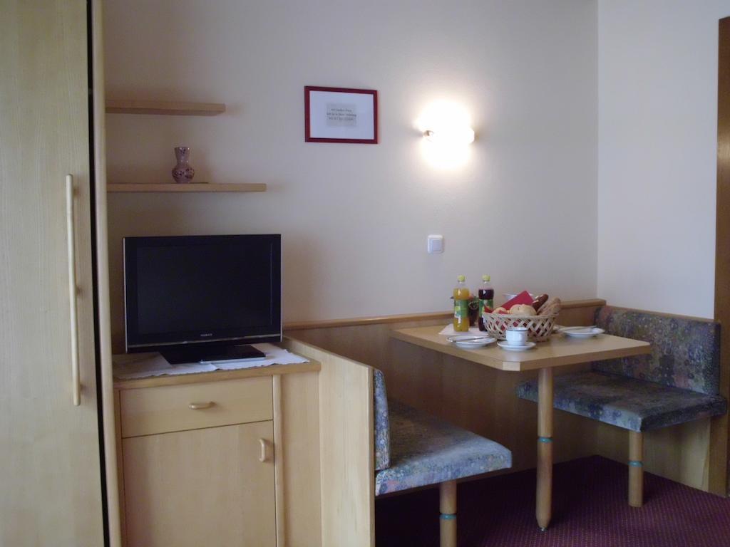Ferienwohnungen Rahm Mayrhofen Zimmer foto