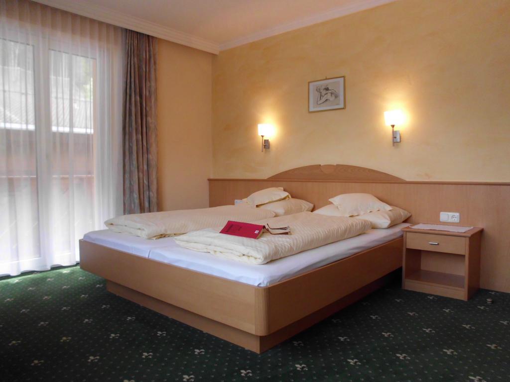 Ferienwohnungen Rahm Mayrhofen Zimmer foto