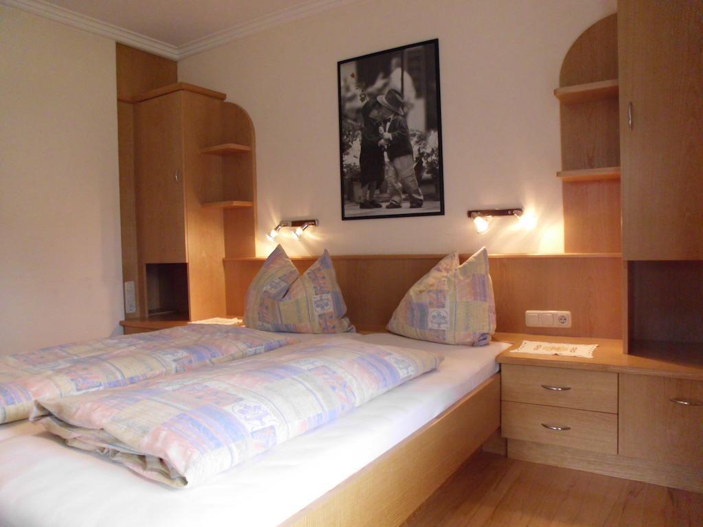 Ferienwohnungen Rahm Mayrhofen Zimmer foto